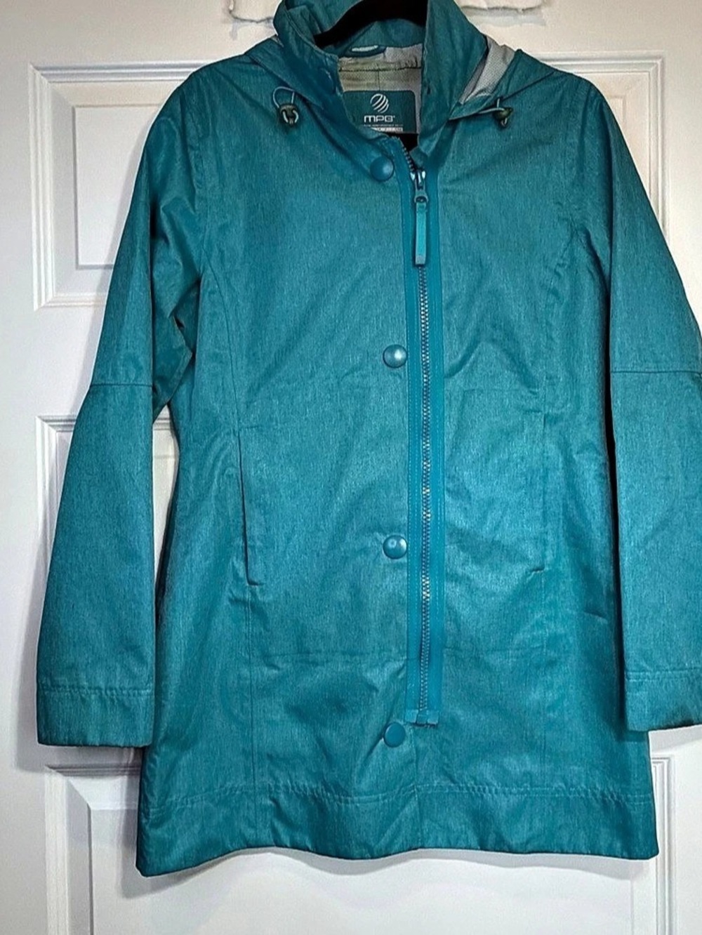 MPG Mondetta Women’s M Teal Rain Jacket Hooded Windbreaker Full Zip Coat 1135